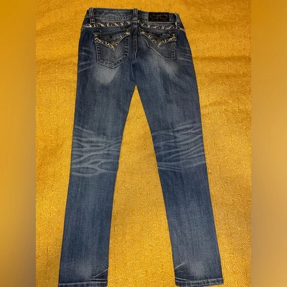 Medium Wash Miss Me Skinny Jeans - Picture 4 of 8